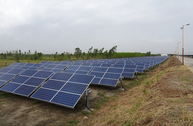 Painéis solares fotovoltaicos.