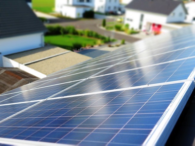 Painel solar transformando a casa em 100% de energia renovável.